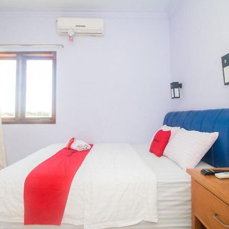 Hotel RedDoorz near Pantai Boom Banyuwangi  Esterno foto