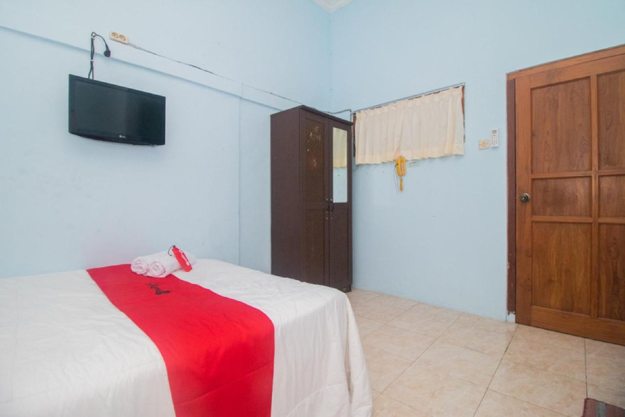Hotel RedDoorz near Pantai Boom Banyuwangi  Esterno foto