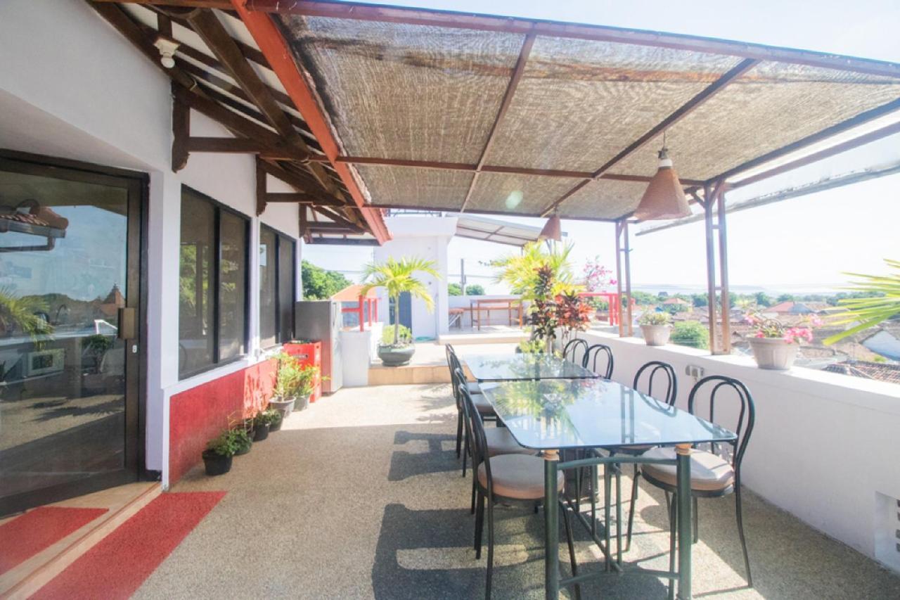 Hotel RedDoorz near Pantai Boom Banyuwangi  Esterno foto