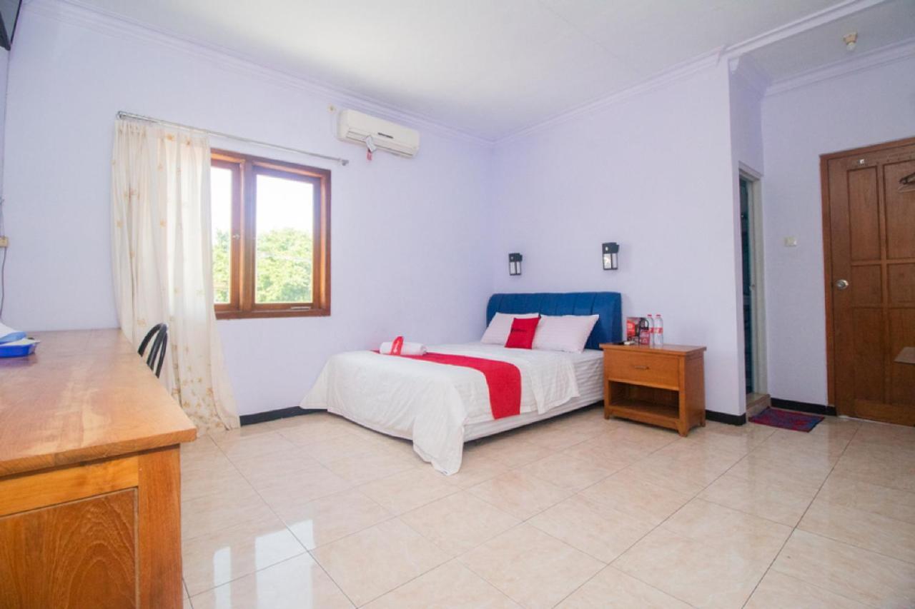 Hotel RedDoorz near Pantai Boom Banyuwangi  Esterno foto