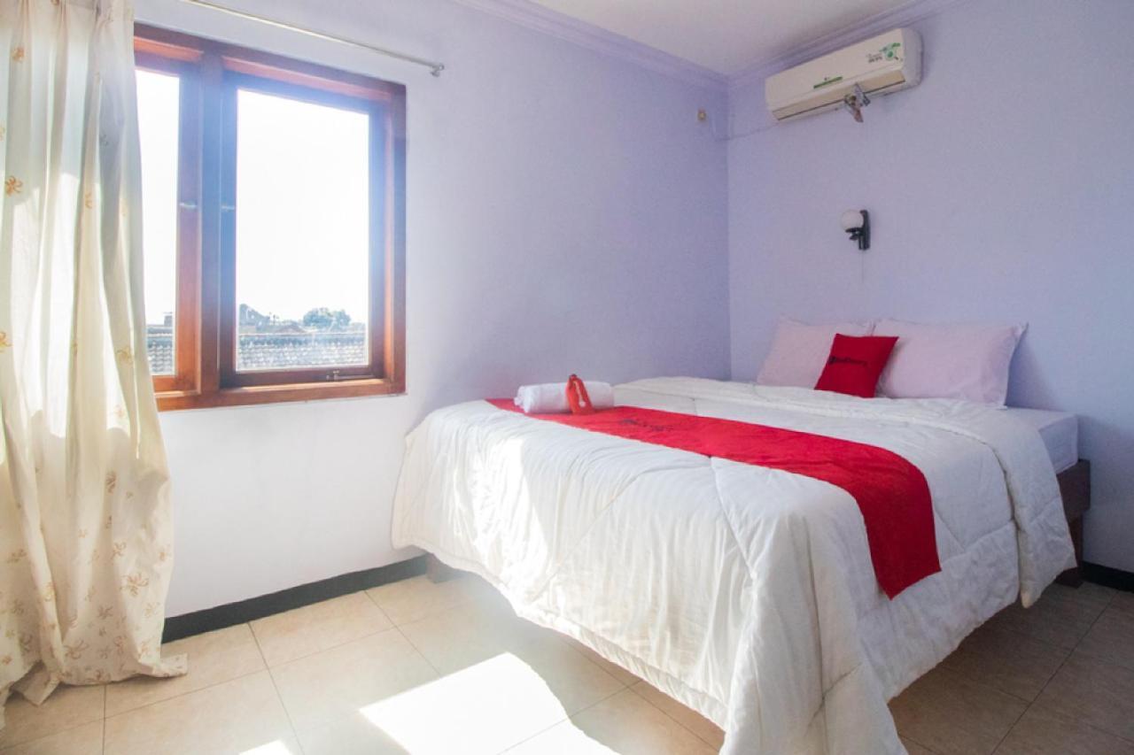 Hotel RedDoorz near Pantai Boom Banyuwangi  Esterno foto