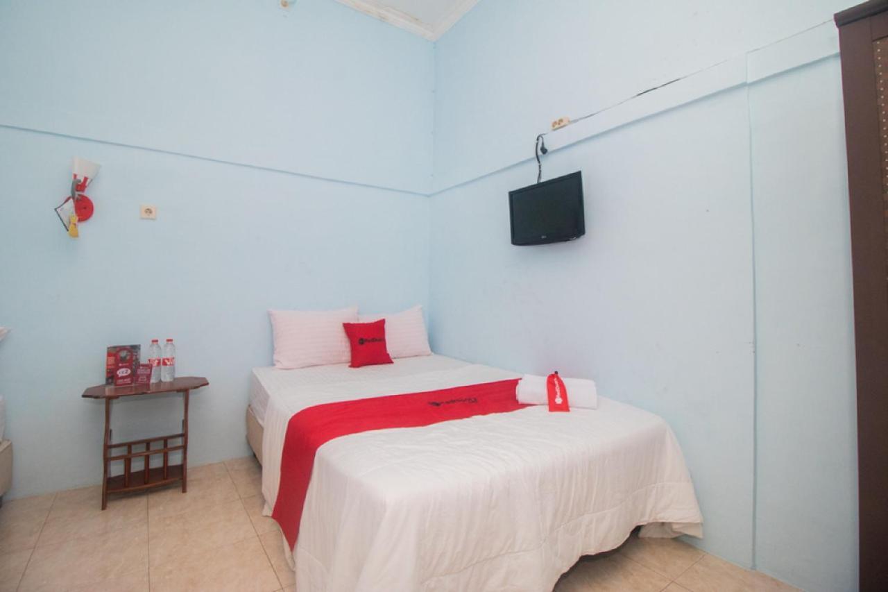 Hotel RedDoorz near Pantai Boom Banyuwangi  Esterno foto