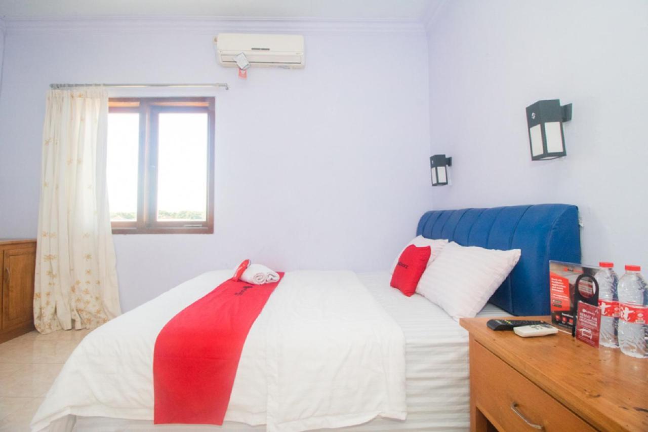 Hotel RedDoorz near Pantai Boom Banyuwangi  Esterno foto