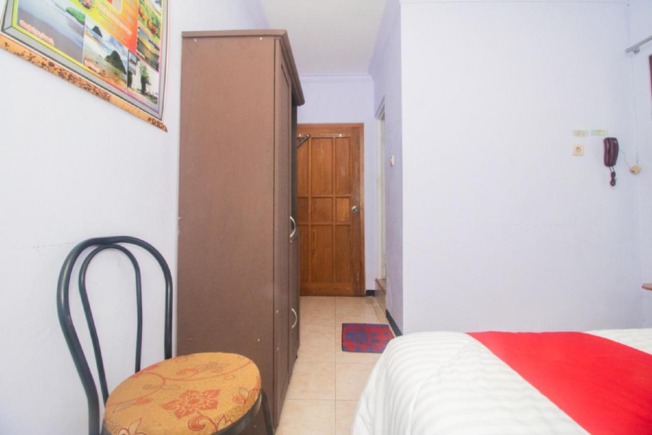 Hotel RedDoorz near Pantai Boom Banyuwangi  Esterno foto