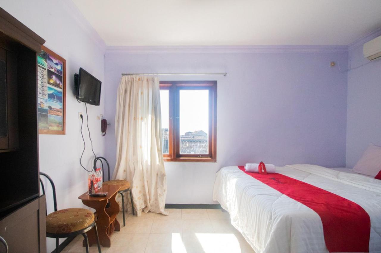 Hotel RedDoorz near Pantai Boom Banyuwangi  Esterno foto