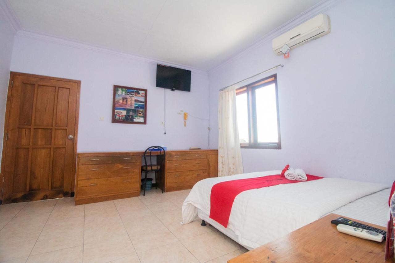 Hotel RedDoorz near Pantai Boom Banyuwangi  Esterno foto