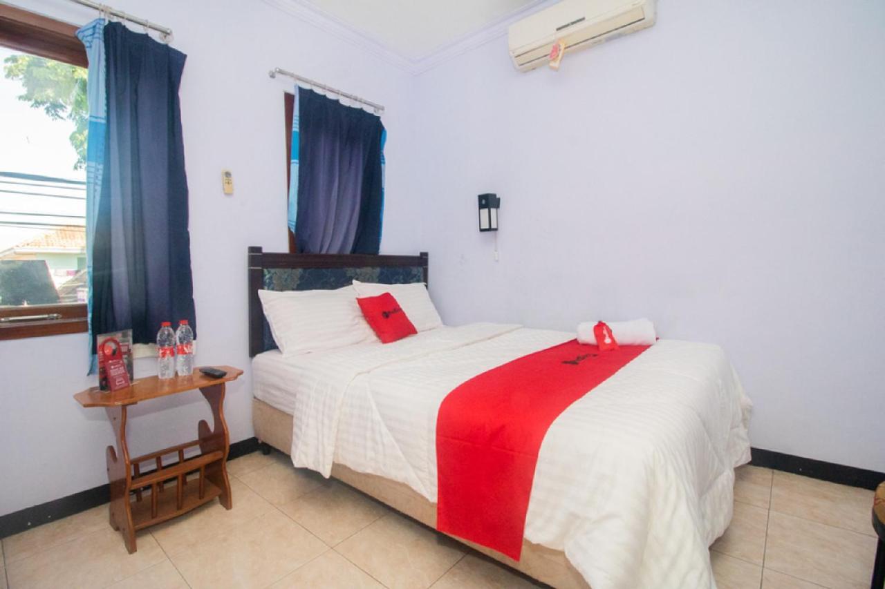 Hotel RedDoorz near Pantai Boom Banyuwangi  Esterno foto