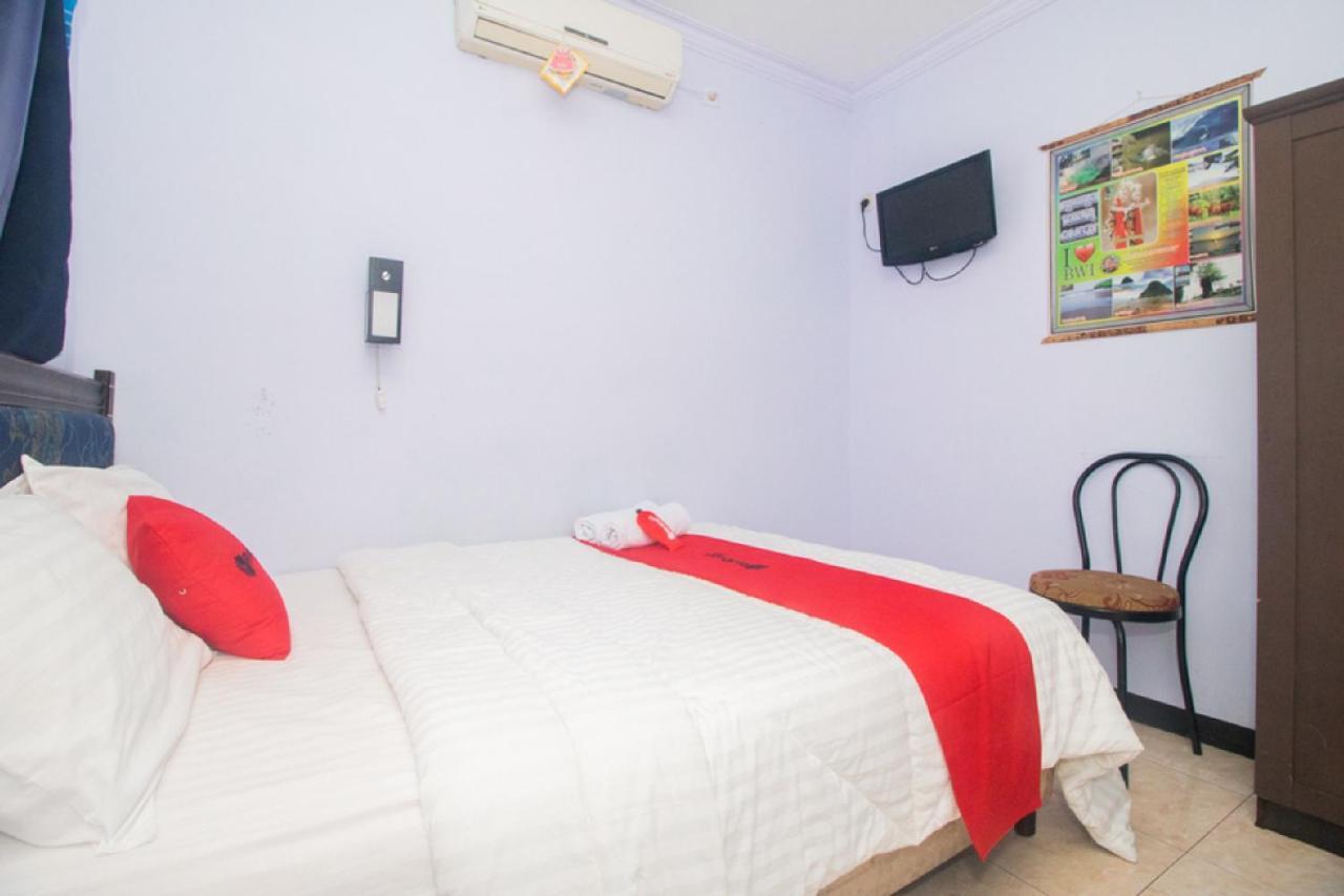 Hotel RedDoorz near Pantai Boom Banyuwangi  Esterno foto